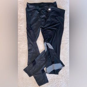 Pair Women’s Size M Leggings